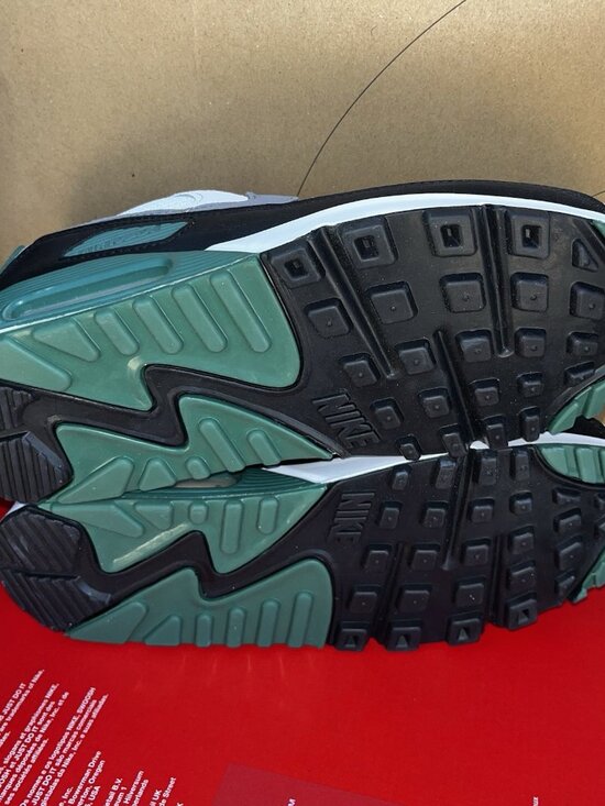 Athletic_Shoes